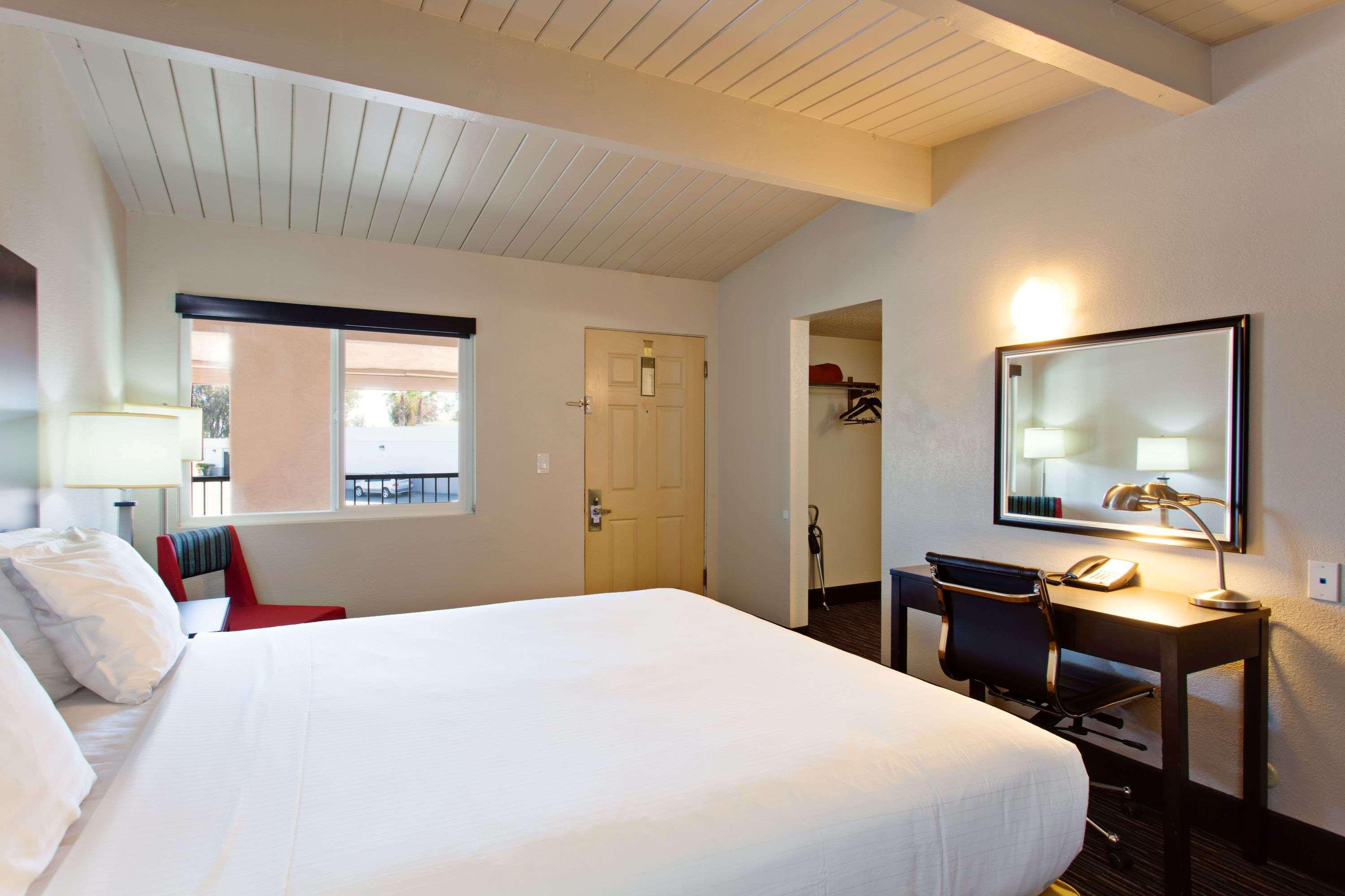 Days By Wyndham Gateway To Yosemite Hotel 3*